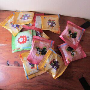 bundle of 12 packs plus plus critters building blocks unopened NIP (W6181)